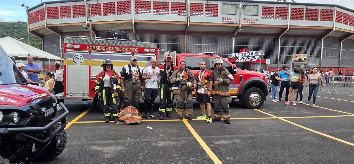 Bomberos_de_PR's tweet photo. Reconocemos la entrega y compromiso de nuestros compañeros Emmanuel Quiñones Torres, Rafael Hernández Román y Wilmarie Torres Ortiz, quienes participaron en el 5K de la Fundación Ven-Rose de Jayuya en apoyo a pacientes de cáncer y condiciones renales.

#GuerrerosDeVenRose💪 https://t.co/3WNOgzniVI