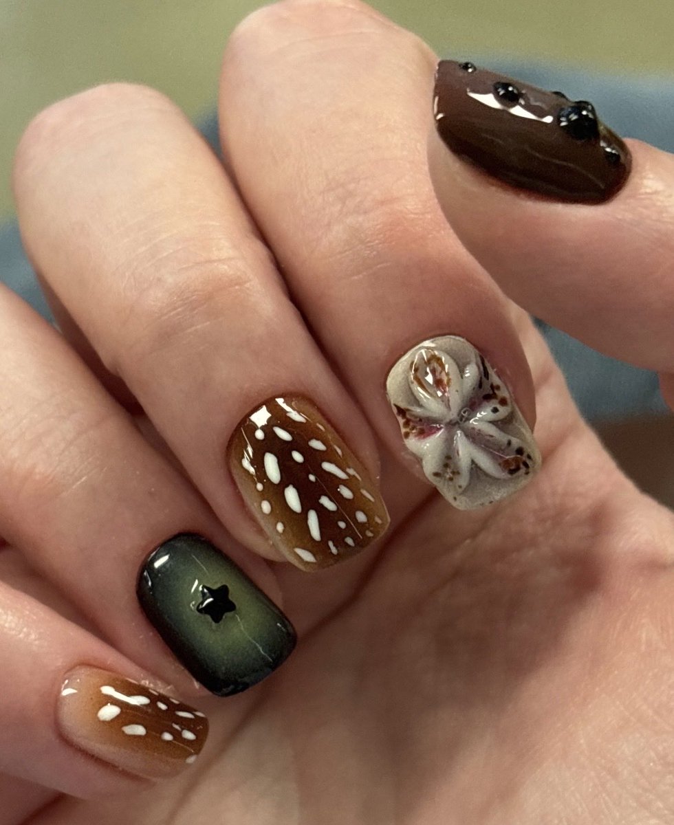 b9d9eb's tweet photo. fawn birthday nails!! https://t.co/YXsSq1IPlv