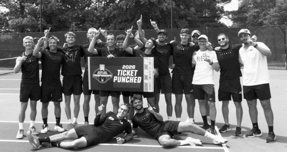 AdamODay2's tweet photo. Monochrome Monday ⚫️⚪️
A few of my favorite pics from my time at Harding so far!
#HonorGod #AVO #CodeBlack https://t.co/Q8WY9vJiCR