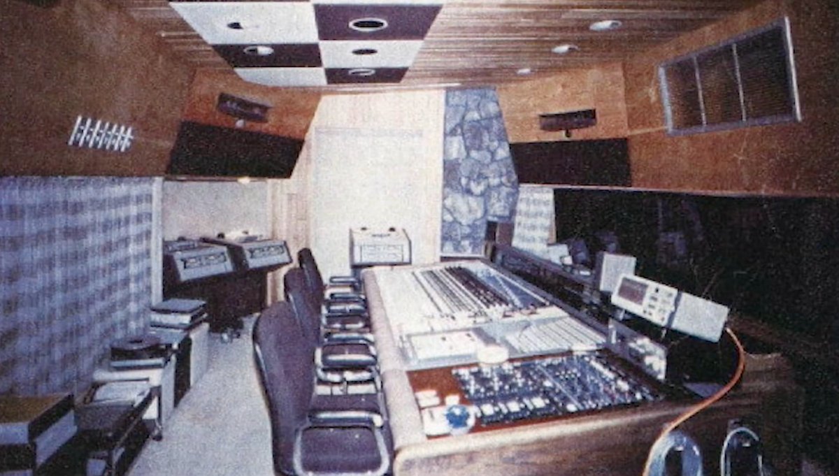 KB_OnLocation's tweet photo. The former Super Bear studios, Berre-Les-Alpes, France, where Kate Bush's second album, Lionheart, was recorded in July 1978.

Other albums recorded at Super Bear include Queen's 'Jazz', Elton John's '21 at 33', and, of course, 'The Wall' by Pink Floyd. https://t.co/ubW75YgmcD