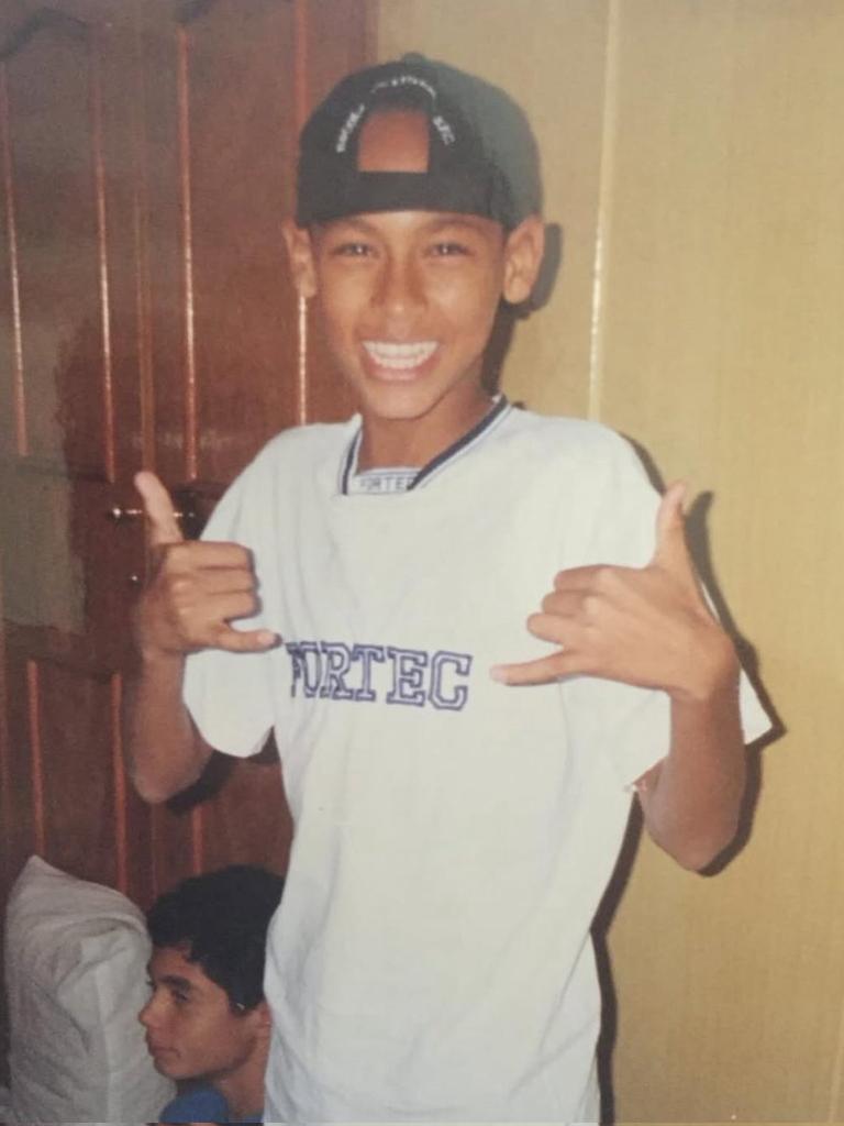 EmpNeymar's tweet photo. O menino lindo 😁 https://t.co/3v7CFkrNrE
