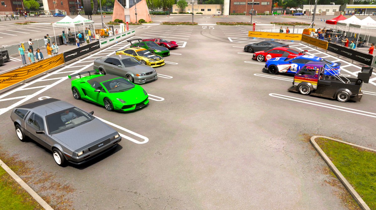 hazeykthx's tweet photo. I organized a car meet in Forza Horizon 6 last night with our community. Thanks to everyone who came out! https://t.co/x33rQ0FSq9