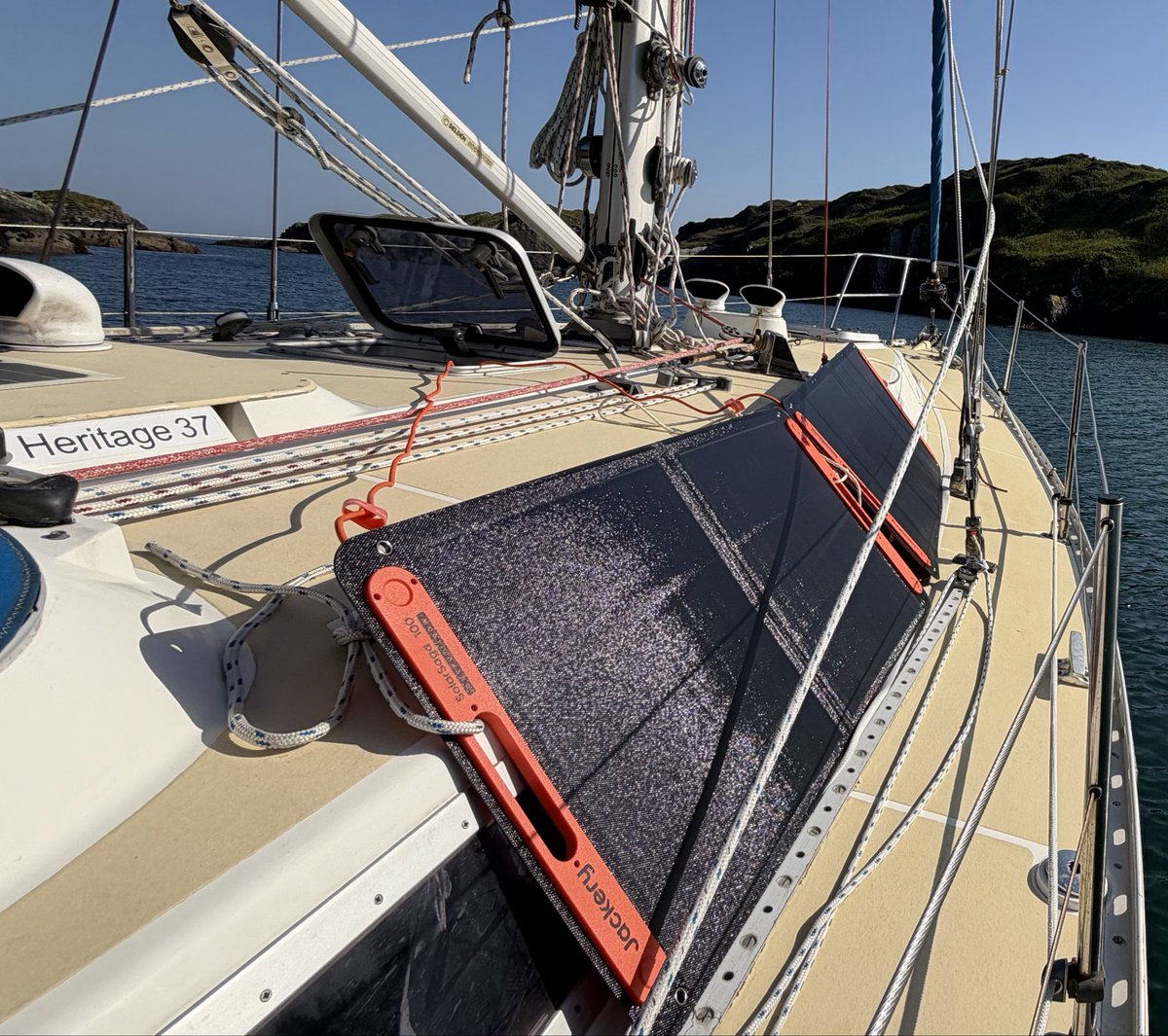 MichaelGShryane's tweet photo. Generating 180 watts with the fantastic @jackeryinc on the #WestCork coast - #Barloguecreek Free power! https://t.co/pBTD2OPcwT