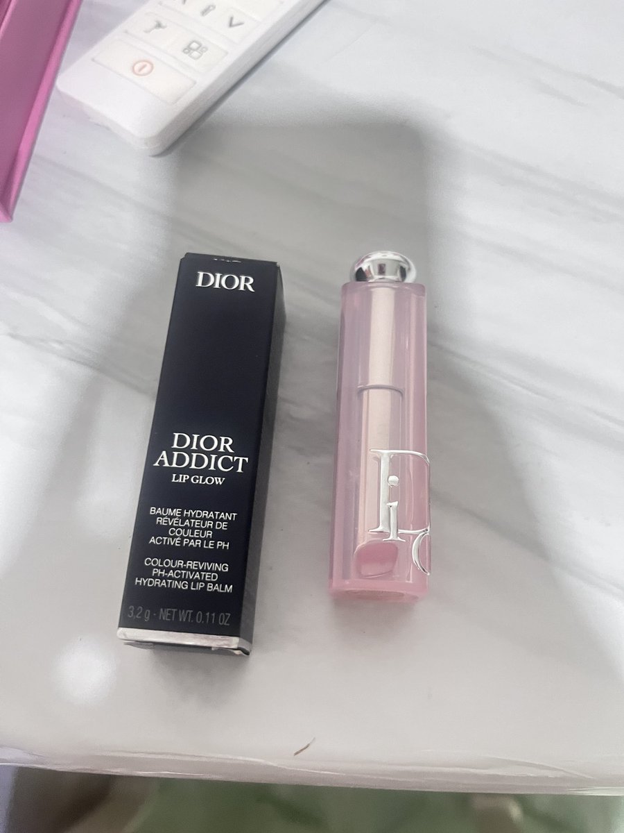 intharapho's tweet photo. ส่งต่อลิป Dior ของแท้  001 เหลือ 85% ไม่ค่อยได้ใช้  350รส  #ส่งต่อคสอ #ส่งต่อเครื่องสำอาง #ส่งต่อเสื้อผ้า #ส่งต่อเครื่องสำอางมือสอง #ส่งต่อ #dasique #wakemake #canmake #javin #ส่งต่อdior https://t.co/AXe2Mas6n1