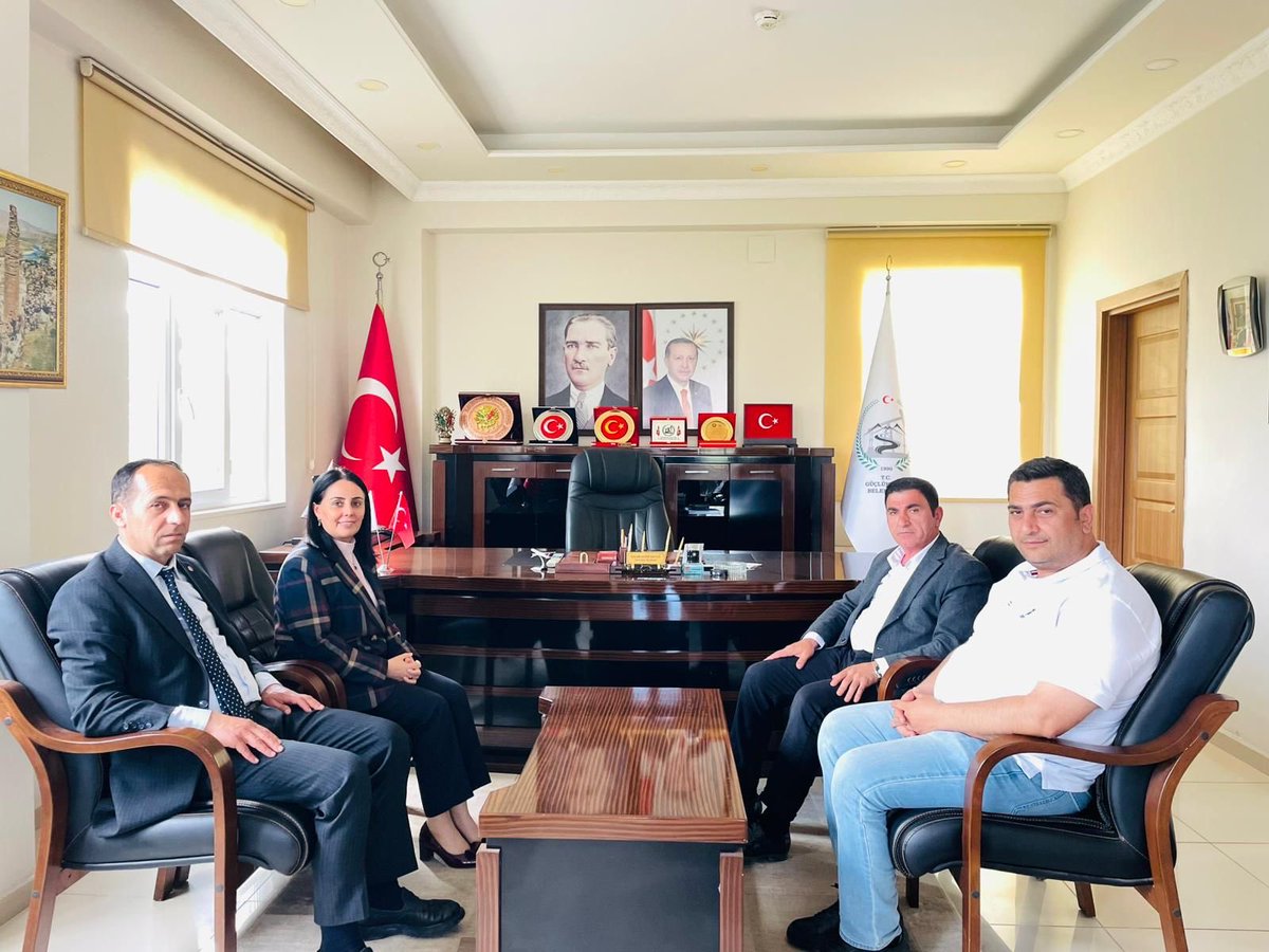 hatice_atan73's tweet photo. 📍Güçlükonak Belediyesi 

AK Parti İlçe Başkanı Cüneyt Aktuğ, Kadın Kolları Başkanı Semra Erden, MHP İlçe Başkanı Nedim Aktuğ, BBP İlçe Başkanı Abdurrahim Aktuğ’ un eşliğinde; BBP Belediye Başkanı Selahattin Aktuğ’ u ziyaret ettik.

Samimi ev sahipliği için Belediye Başkanına teşekkür ediyor, çalışmalarında kolaylıklar diliyorum.

@mustafaciftcitr
@BirolEkici73
@CuneytAktug