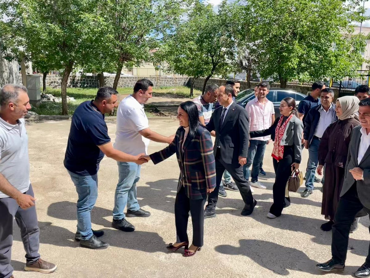 hatice_atan73's tweet photo. 📍Güçlükonak Belediyesi 

AK Parti İlçe Başkanı Cüneyt Aktuğ, Kadın Kolları Başkanı Semra Erden, MHP İlçe Başkanı Nedim Aktuğ, BBP İlçe Başkanı Abdurrahim Aktuğ’ un eşliğinde; BBP Belediye Başkanı Selahattin Aktuğ’ u ziyaret ettik.

Samimi ev sahipliği için Belediye Başkanına teşekkür ediyor, çalışmalarında kolaylıklar diliyorum.

@mustafaciftcitr
@BirolEkici73
@CuneytAktug