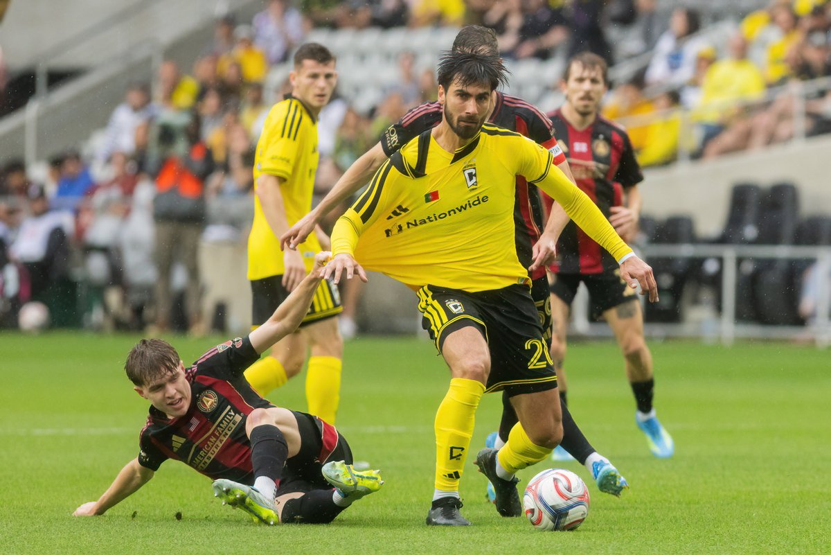 Studio79's tweet photo. The. Columbus Crew battled Atlanta United, and traditional Ohio weather for this matchup, and emerged victorious for their first MLS win under interim head coach Laurent Courtois before heading into the World Cup break. #Crew96 #MLS https://t.co/2VvIDMkHGY