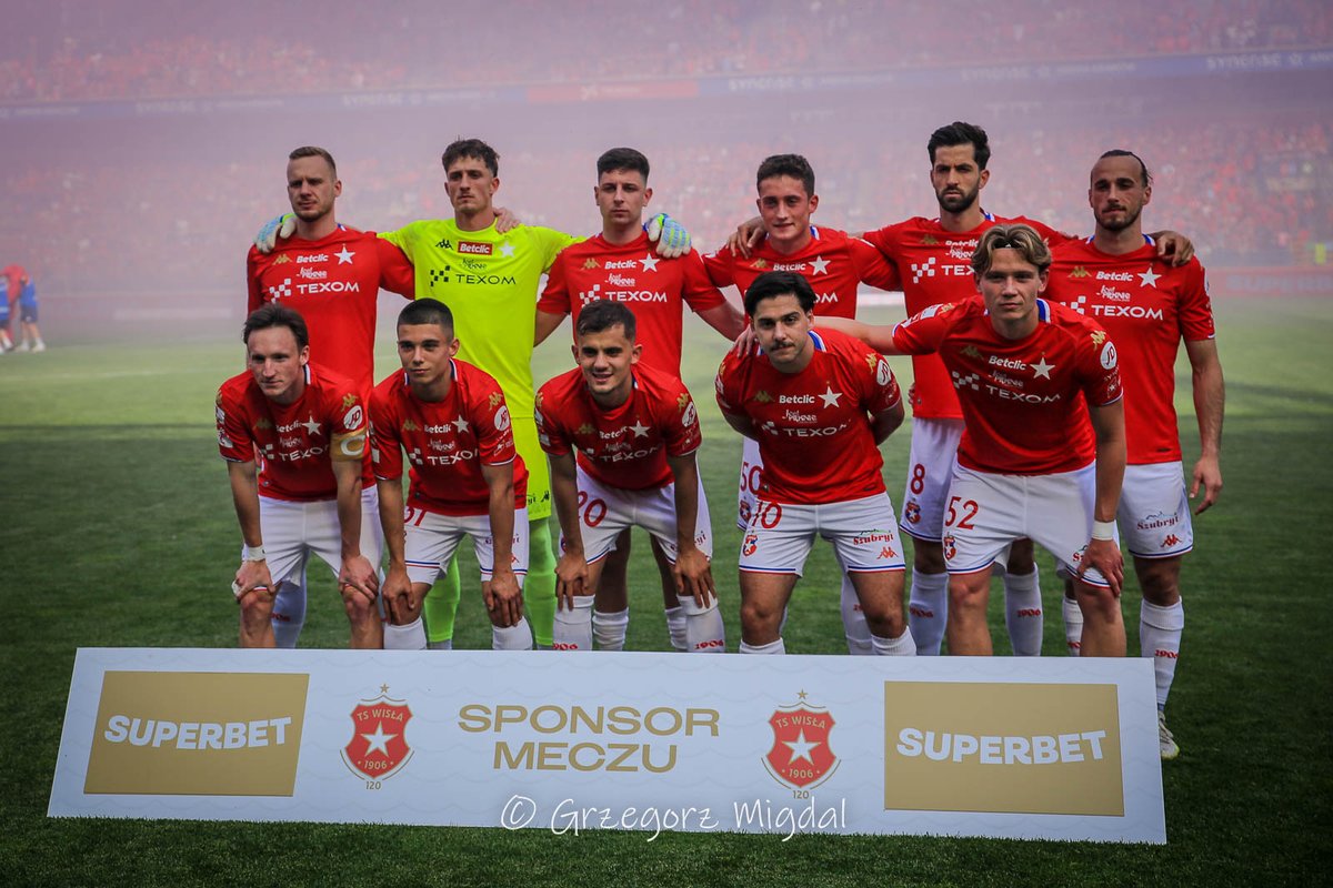 AlmendraFoto's tweet photo. Wisła Kraków - Pogoń Siedlce 2-0 
Last dance w I lidze
#WISPGS #AveWisła https://t.co/m5PBl1dBbW https://t.co/Qrp8XBlP1T