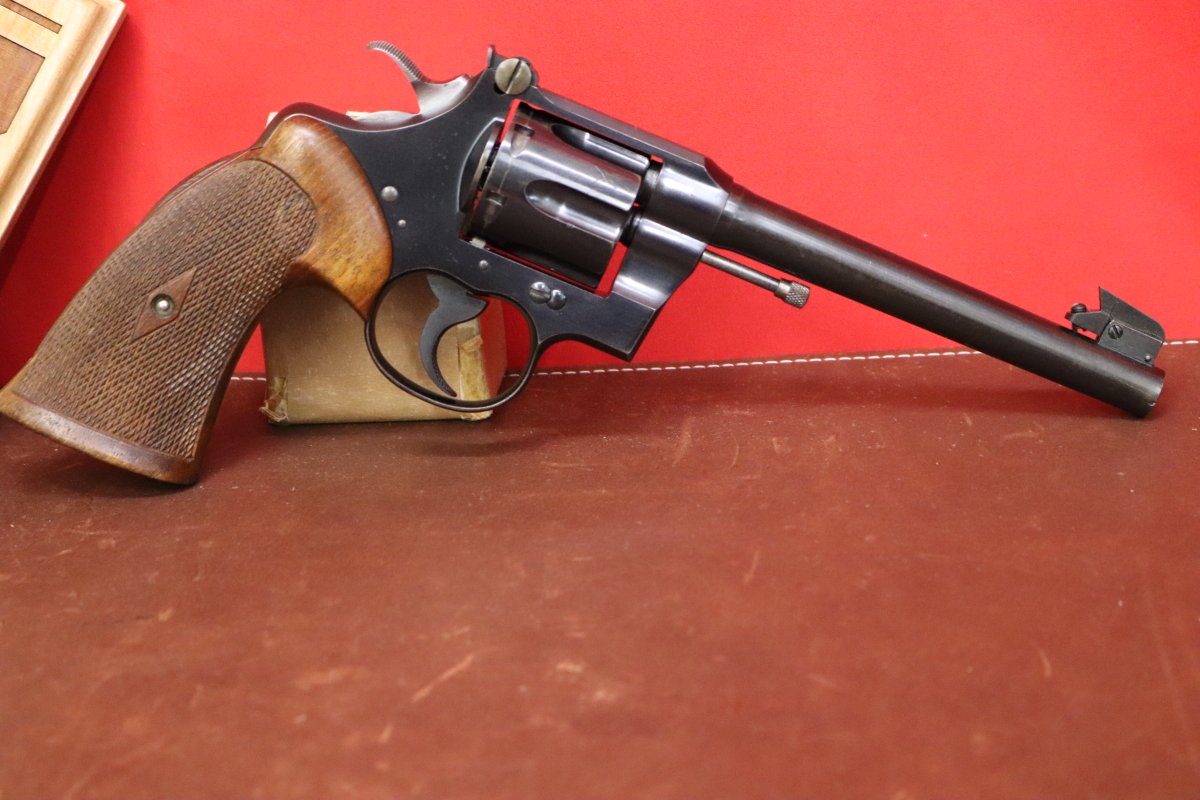 KGBCustom's tweet photo. Known best for his grip designs, Walter Roper offered sights and custom modifications to Pre-War Colt Revolvers, this 1936 Colt is a fine example.

Full Video Look on our Youtube: https://t.co/D1nlnQb4pJ https://t.co/SjVEOy8vNK