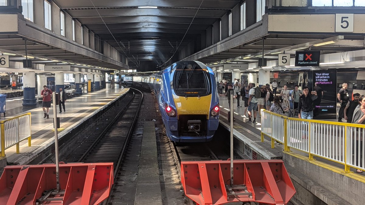 tomyorks's tweet photo. Great journey all the way through to boiling London🥵

Fortunately the Aircon was pretty decent. It's clear to see though from today that these guys will not be regulated favourably against Avanti.

All in all though, a fun first trip on Lumos west coast operations! https://t.co/XffeUw5nv1