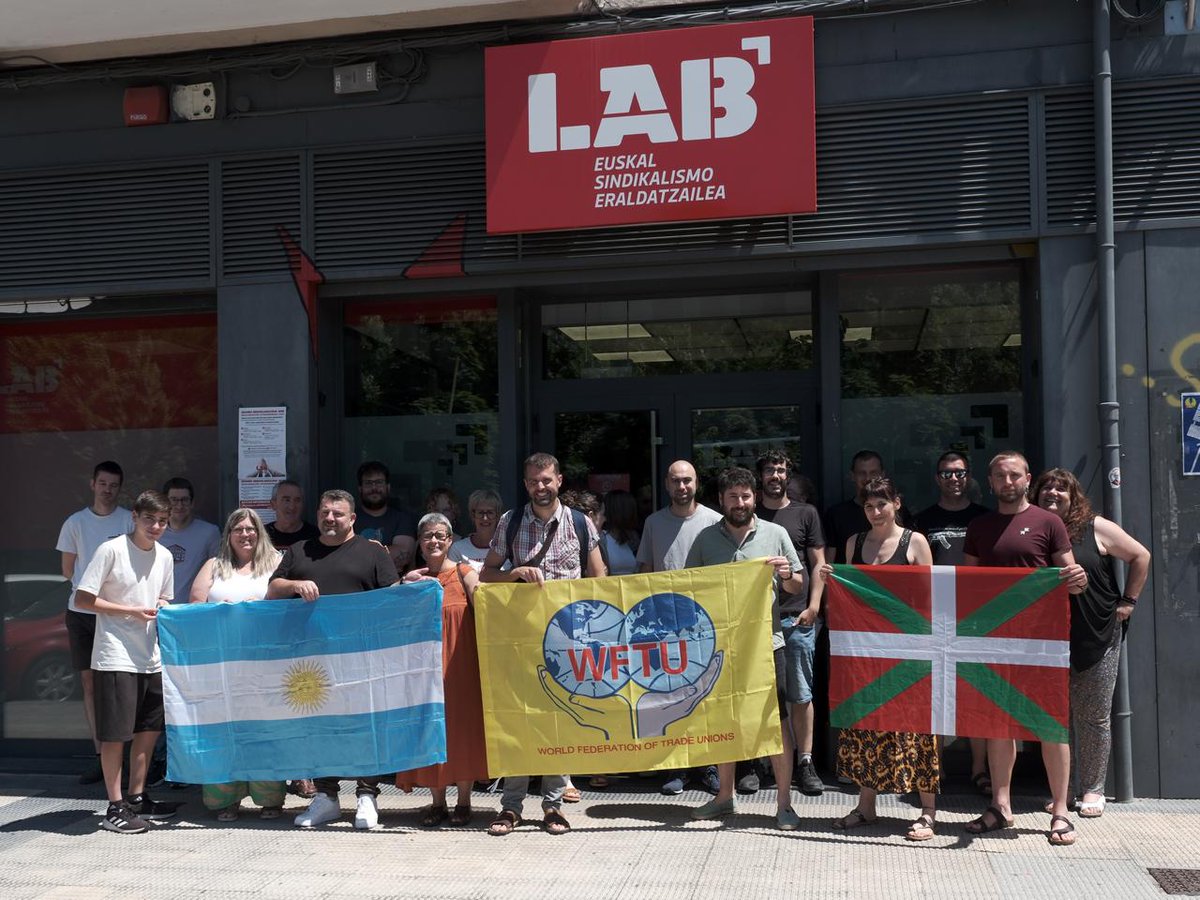 LAB_InterDept's tweet photo. Hoy en Iruñea, @LABsindikatua ha recibido la visita de Ernesto "Quiqui" Trigo, Secretario General del @samccueros, miembro de la @CTAAutonoma de #Argentina y del Secretariado de la @wftucentral1945.
Seguimos fortaleciendo el sindicalismo de clase de los pueblos del mundo. https://t.co/eq7iN5pALp