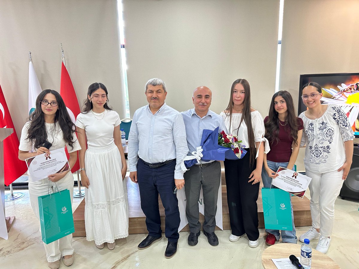 TunusEM's tweet photo. Mustafa Kutlu’nun eserleri, Tunuslu öğrencilerin bakış açısıyla yeniden yorumlandı. Programın hazırlanmasında emeği geçen öğretmenimiz Mehmet Raşit Öztürk'e ve bizlere ev sahipliği yapan Tunis Yunus Emre Enstitüsüne sonsuz teşekkür ederiz. 
@tcmeb @AhmetMisbah @mebyyegm https://t.co/CDhrhQtG3D