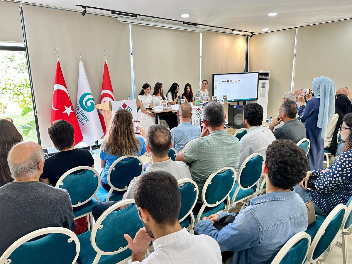 TunusEM's tweet photo. Mustafa Kutlu’nun eserleri, Tunuslu öğrencilerin bakış açısıyla yeniden yorumlandı. Programın hazırlanmasında emeği geçen öğretmenimiz Mehmet Raşit Öztürk'e ve bizlere ev sahipliği yapan Tunis Yunus Emre Enstitüsüne sonsuz teşekkür ederiz. 
@tcmeb @AhmetMisbah @mebyyegm https://t.co/CDhrhQtG3D