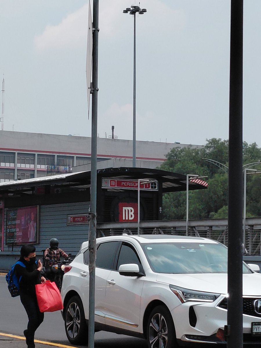 mxnvity's tweet photo. @MetrobusCDMX La estación de perisur esta cerrada https://t.co/uk5vpmhQpH