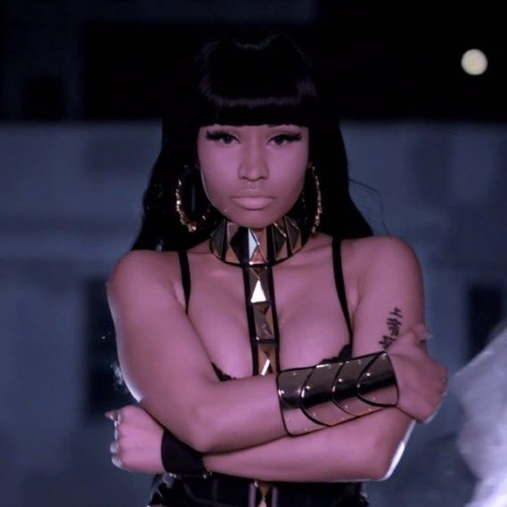 onikaswardrobe's tweet photo. Somebody Else (2013)

Nicki Minaj wearing Giuseppe Zanotti Design cuff plate bracelet ($625)
#SomebodyElse #Style #Barbie #nickiminaj #fashion 
#GiuseppeZanotti https://t.co/CUFoQrz55H