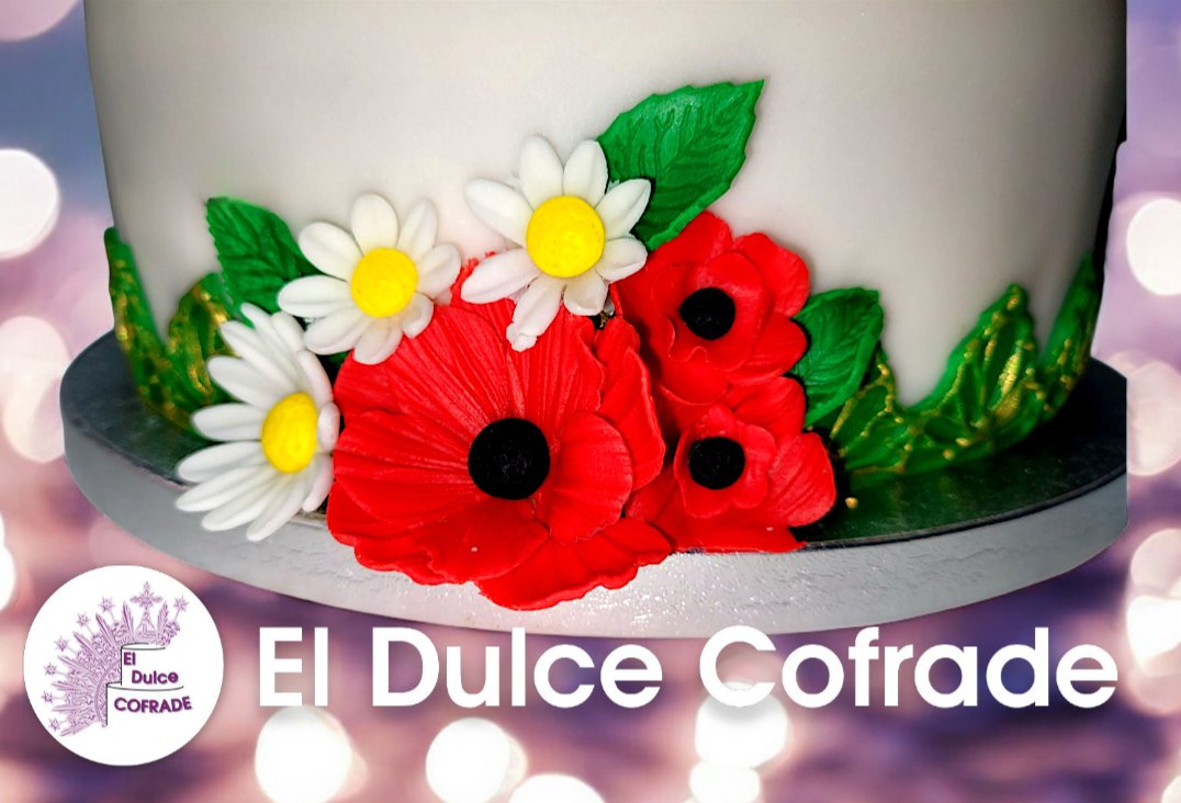 DulceCofrade's tweet photo. Tarta de la hdad del @rociodetriana,  que está vez ha llegado hasta el Rocio para sorprender a una cumpleañera muy especial. 
Para saber la bonita historia de esta tarta 👇🏼
https://t.co/uu2IR8ZsgJ https://t.co/HAK1Hlr30f