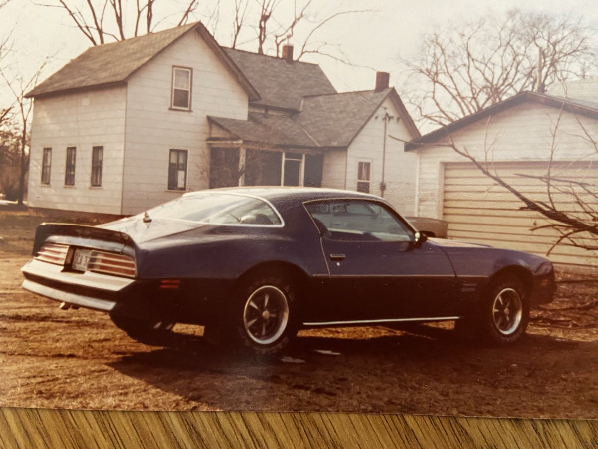 ALFalk75's tweet photo. @AvaGrace9211 This 77 Firebird Formula 400 4 speed. So wish I still had it. https://t.co/2ogQnpTUZd