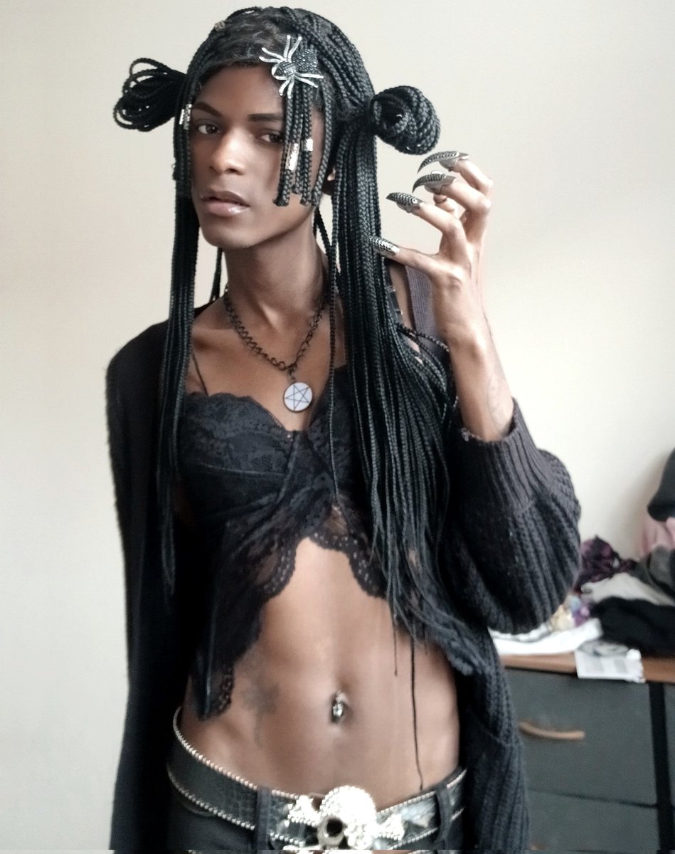 NativeHaku's tweet photo. Vampire https://t.co/4D29SO08HZ