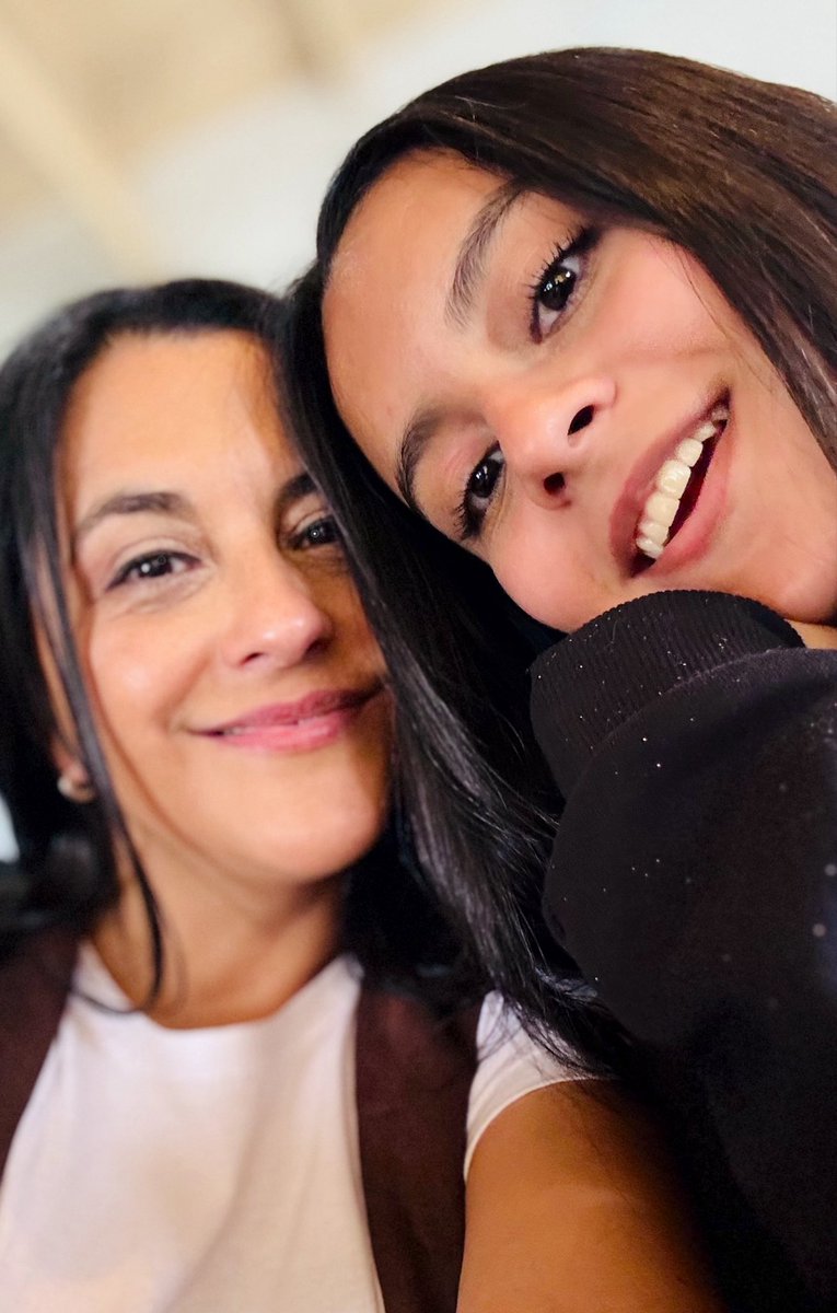 Silvia 👩👧💙👠🐱🍷 tweet media