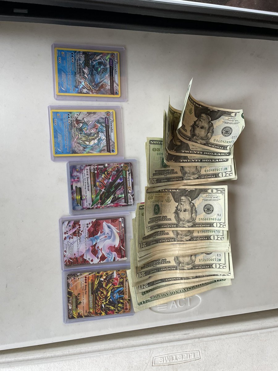 RaSWaves's tweet photo. Card show deals from my show yesterday!! https://t.co/ckHzbhkKOO