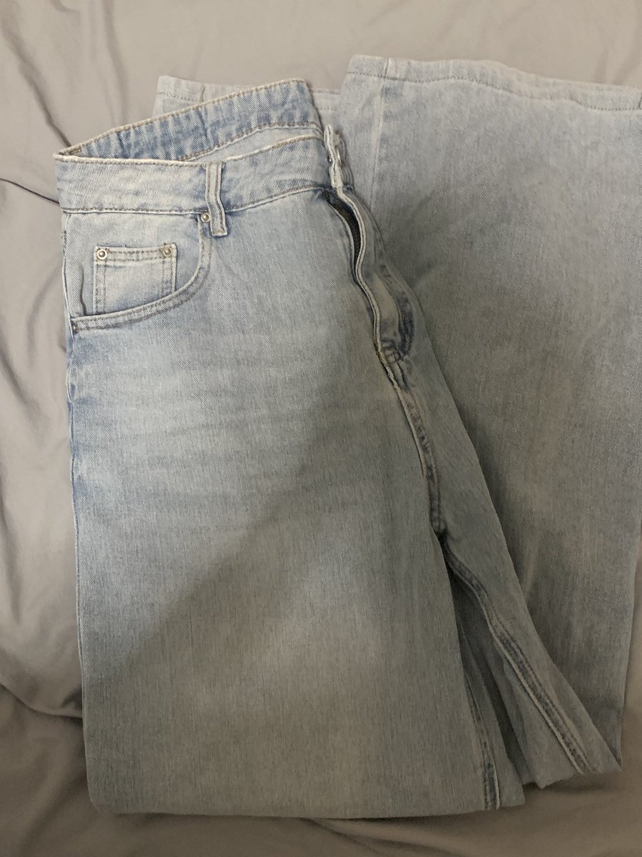 Aoperu2's tweet photo. กางเกงยีนส์ 70฿📍ค่าส่ง 30 เอว31-32  #ส่งต่อเสื้อผ้ามือ2 #ส่งต่อเสื้อผ้ามือสอง #เสื้อผ้ามือสอง #ส่งต่อเสื้อผ้า https://t.co/aFnBq4g5Vg