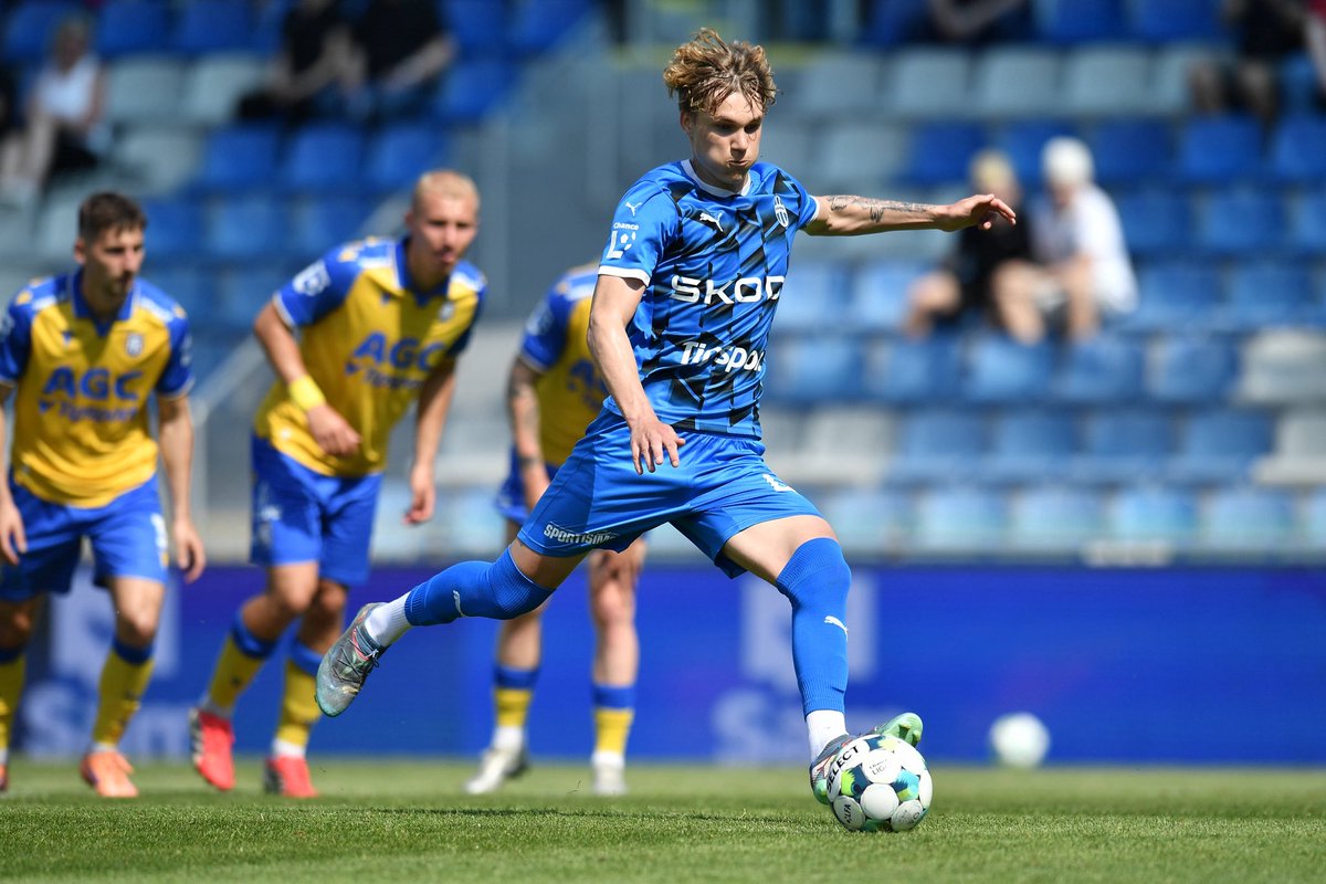 PerinhoVD's tweet photo. Josef Kolářík is een interessante optie voor AZ 🇨🇿✨

De 19-jarige rechtsbuiten van Mladá Boleslav heeft dit seizoen al flink wat minuten gemaakt op het hoogste niveau in Tsjechië. Snel, direct en sterk in de 1v1. In 36 wedstrijden noteerde hij 6 goals en 2 assists.

#AZAlkmaar https://t.co/OumYuMjXKZ