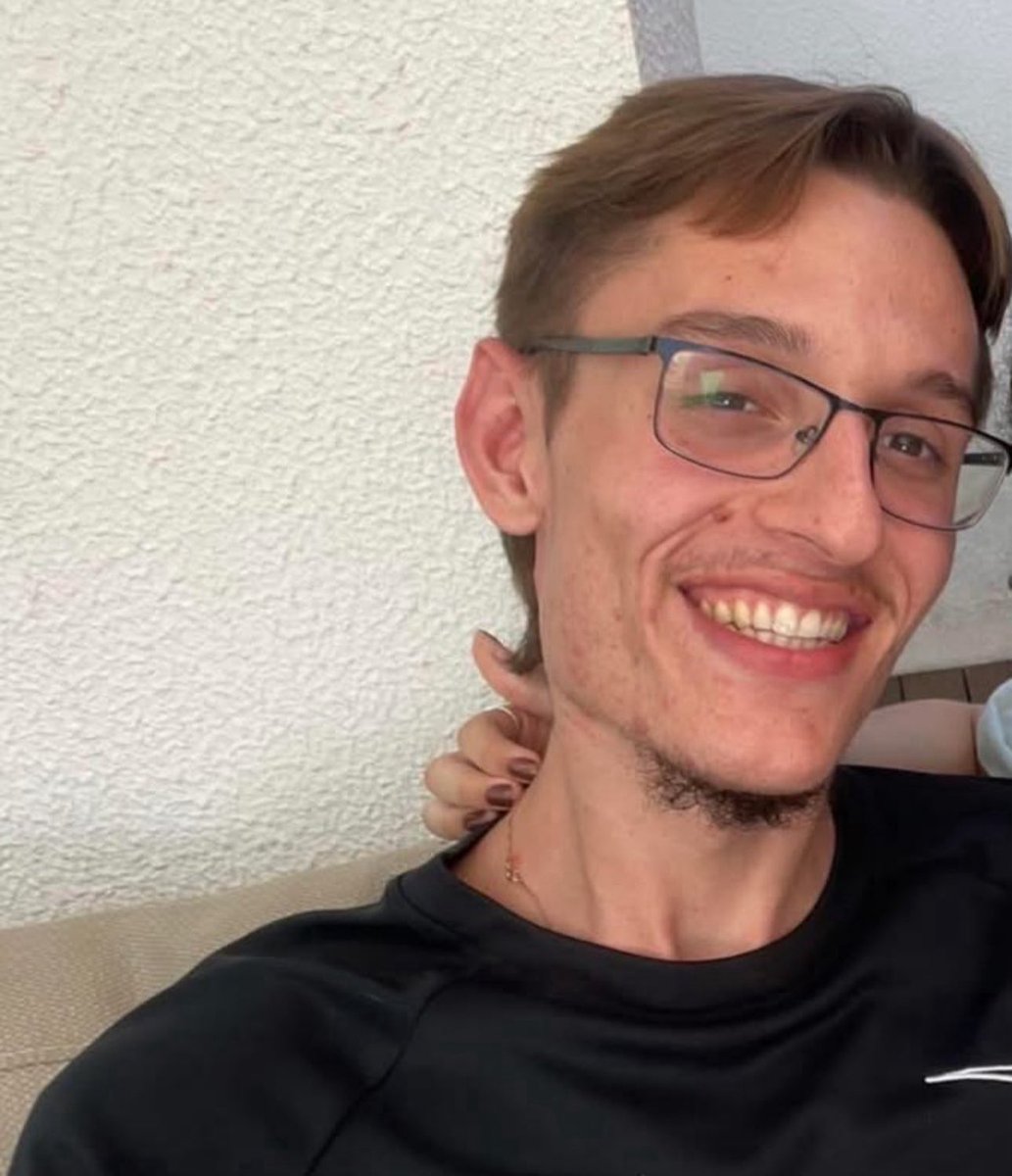 kaarolzx tweet media