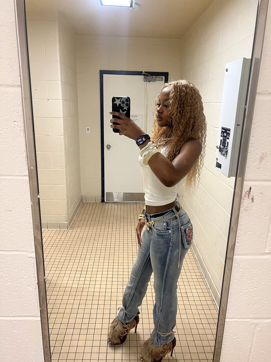 tia da minx 🐆 tweet media