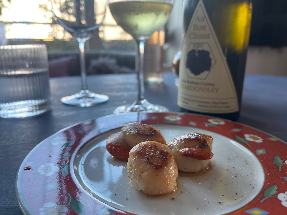 Jeremyonwine's tweet photo. Tonight some #cornish #scallops with a bottle of #ABC #chardonnay - going well together #wine #vin #California https://t.co/gD9j6yy3fy