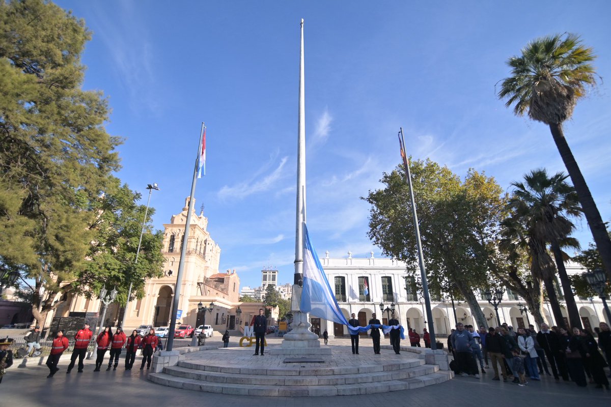 javierpretto's tweet photo. 🇦🇷 Viva la Patria.

Este 25 de Mayo participamos del tradicional izamiento de la bandera en la Plaza San Martín, celebrando nuestra historia, nuestros valores y el orgullo de ser argentinos.

#VivaLaPatria #25DeMayo https://t.co/y91AARbm0N