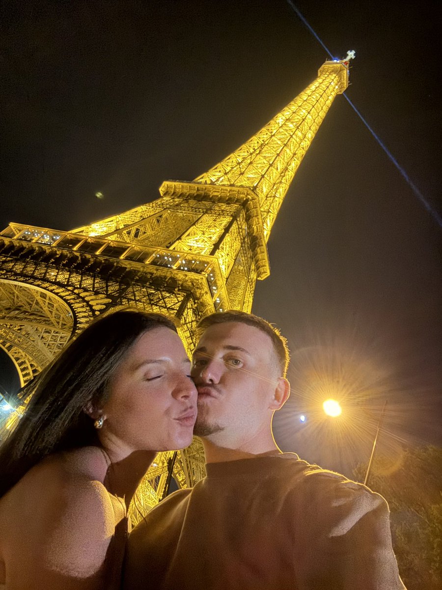 Liisouuneee's tweet photo. Wk parisien avec mon bb 💓 https://t.co/c3sfLsiVFk