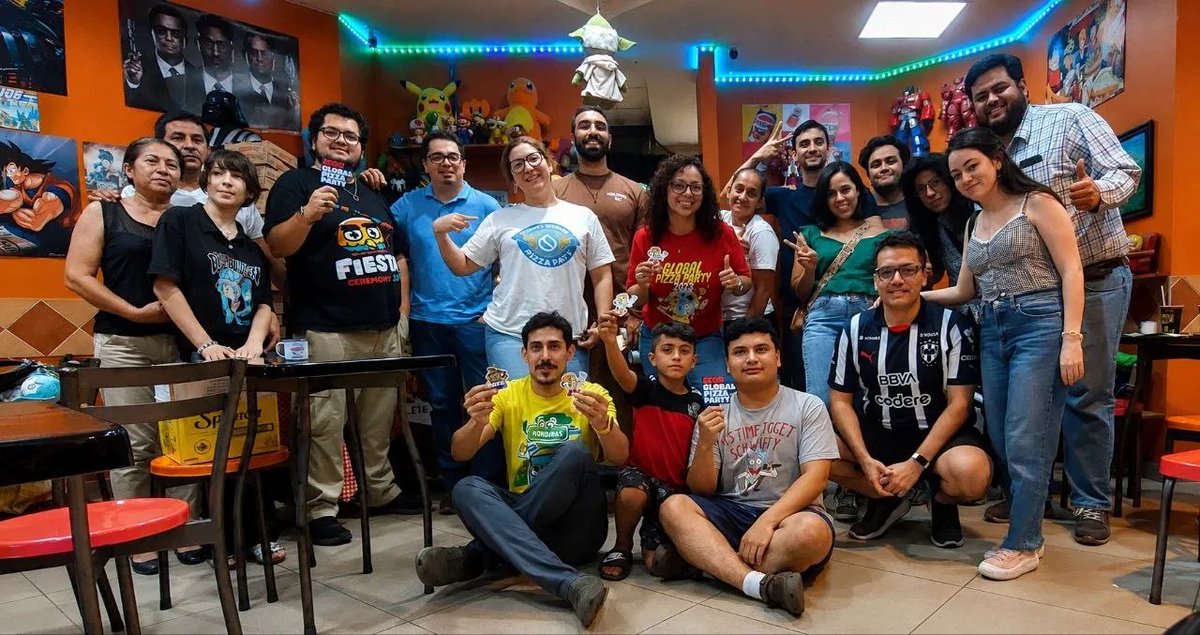BAT_Honduras's tweet photo. 🍕 ¡SPS estuvo en el mapa! El viernes, la comunidad @Pizza_DAO celebró el #GlobalPizzaParty 2025 en Honduras 🇭🇳 

Así se construye comunidad Web3 desde Centroamerica 🙌

¿Ya conocías este evento? #BitcoinPizzaDay https://t.co/NELYkLer1k