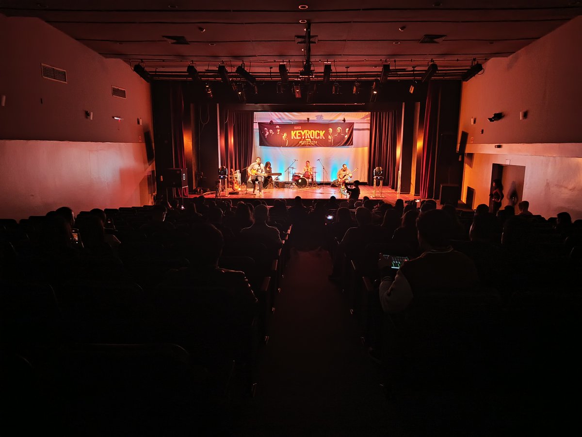 ccpaculturalpy's tweet photo. #Concierto #KeyRock

Instantáneas de lo que se vivió el domingo 24 de mayo en el Teatro de las Américas del CCPA durante el concierto "Música para volar", un tributo imperdible a la legendaria banda Soda Stereo. https://t.co/vnCaVzLYsB