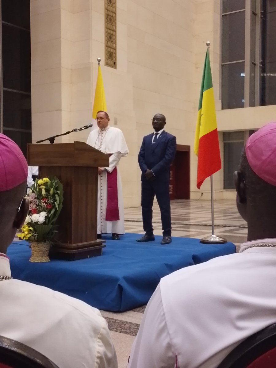 EmbajadaSenegal's tweet photo. L'ambassade de la République bolivarienne du Venezuela 🇻🇪 au Sénégal 🇸🇳 a accompagné l'exaltation de la foi chrétienne lors des célébrations de la Journée nationale du Saint-Siège et de la Pentecôte dans la ville de Dakar 👇
https://t.co/u467k7hthk
#holysee #Pentecostés #espiritu https://t.co/EyXaKDWUpm
