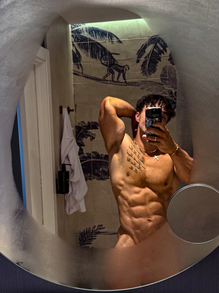 FitSlinger's tweet photo. Steamy 🧖 https://t.co/Q51DfC2YXW