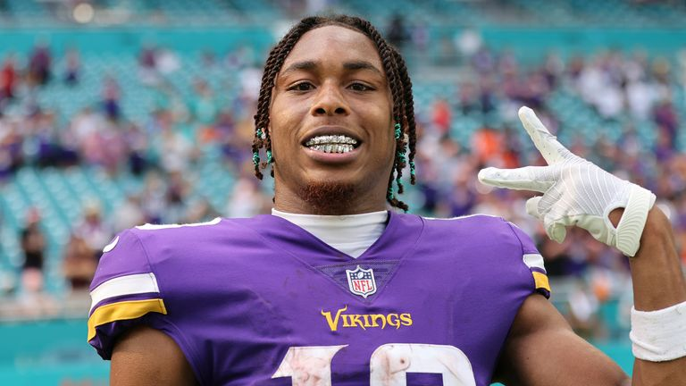 AlfredoABrown's tweet photo. I'm diving into Fantasy Draft ADP, and here's who I'm targeting:

🎯 Round 1: Justin Jefferson (WR5 ADP) should be in the WR1 conversation. MIN was 32nd in Pass EPA last season.

Jefferson's PPG Finishes before last year:
- '24: WR2
- '23: WR1 (injury games removed)
- '22: WR1 https://t.co/FDnQ4Plta0