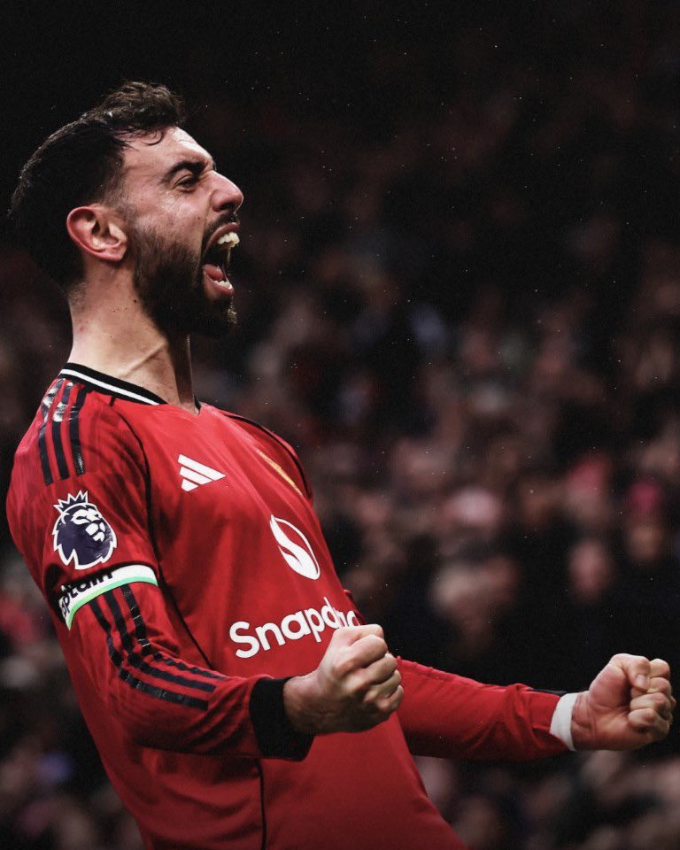 UtdForever7's tweet photo. 🚨Manchester United have started the conversation with Bruno Fernandes to KEEP him and avoid the offers from Saudi &amp; Europe for him.

It’s the desire of the board, manager &amp; the players to keep him as he is ONE of the most important players in the squad.

[@FabrizioRomano] https://t.co/lh2CaQfaK0