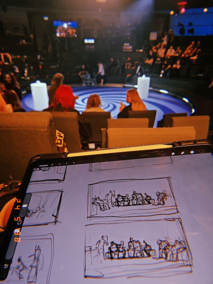 ScreamPSD's tweet photo. Вчера провела весь день на Неиграх)
Это первый раз, когда была на всех моторах  в день. Было интересно, классные гости и в целом атмосфера. Концепция нового сезона интересная.
В общем мне понравилось, жду выпуски)

В перерывах даже немного порисовала😏

#НаличиеЖизни #ВедьмаЖивет https://t.co/lmqGZLcod3