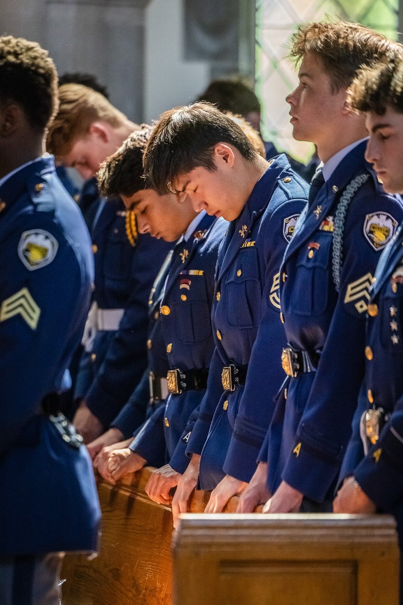 CulverAcademies's tweet photo. As our nation's semiquincentennial approaches, we remember the men and women who gave their lives in its service, including over 400 Culver men. During today's Gold Star Ceremony, we honored their courage and reflected on their sacrifice. #MemorialDay https://t.co/QzmG4cTaIg