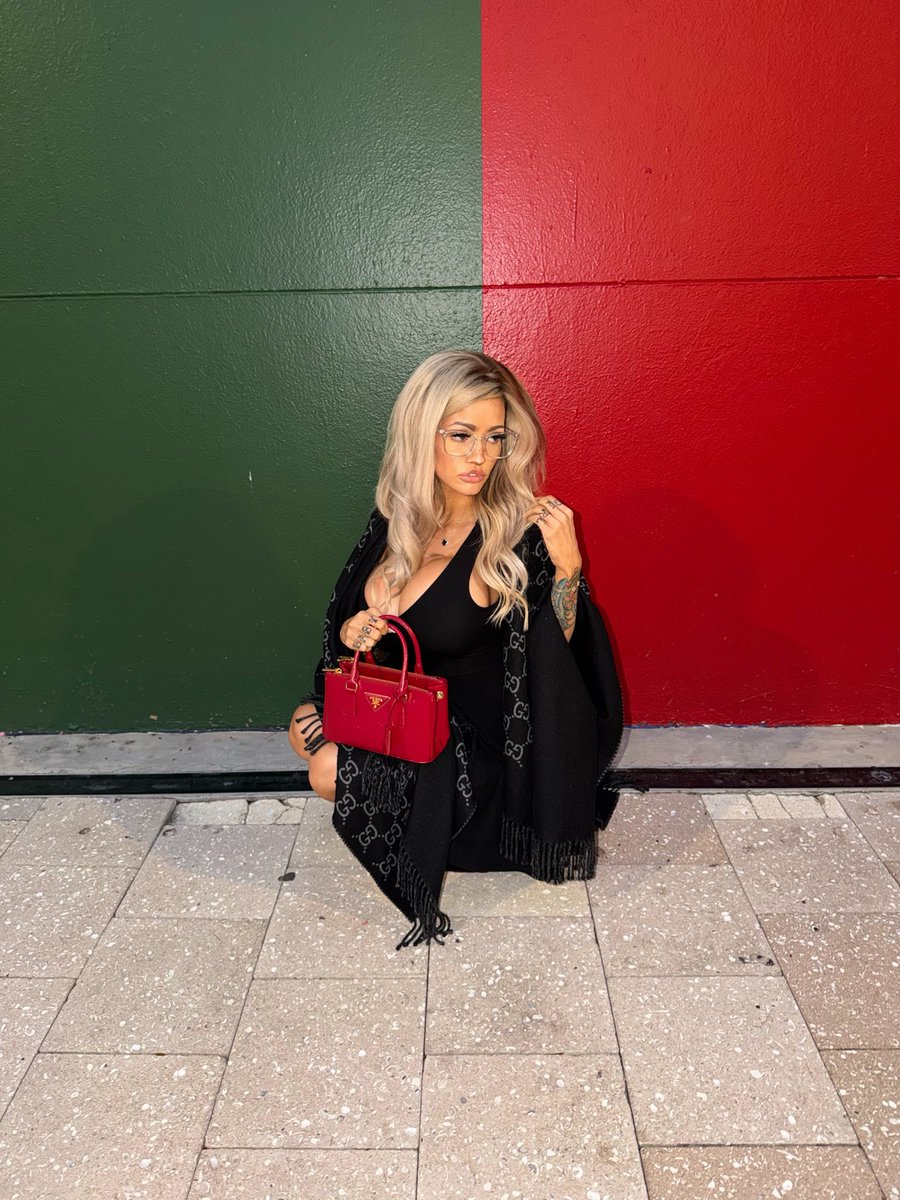 Bimbo Goddess 🍒💰 tweet media