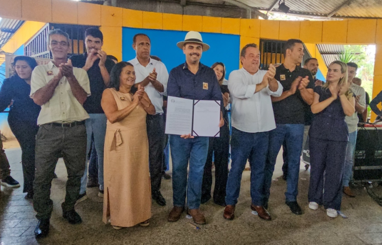 portaldoqueijo's tweet photo. Governo de Minas anuncia regulamentação do requeijão moreno e impulsiona economia do Vale do Mucuri: https://t.co/CtMKvedJ0I
@governomg @agriculturamg
#requeijãomoreno #valedomucuri #seapa https://t.co/9o9XNYoFkC
