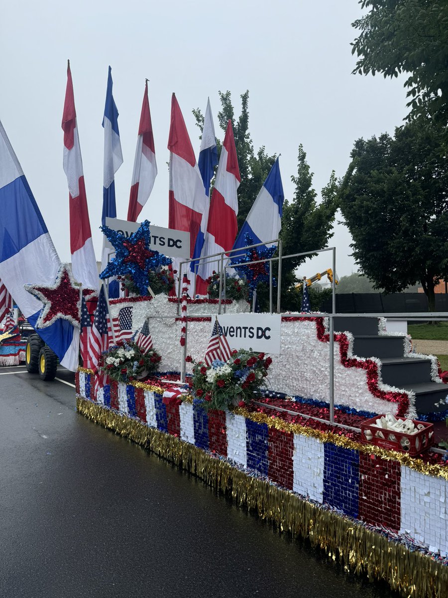 TheEventsDC's tweet photo. Honoring Memorial Day in Washington, DC 🇺🇸❤️

📍Constitution Avenue https://t.co/AW07Y9ZEId