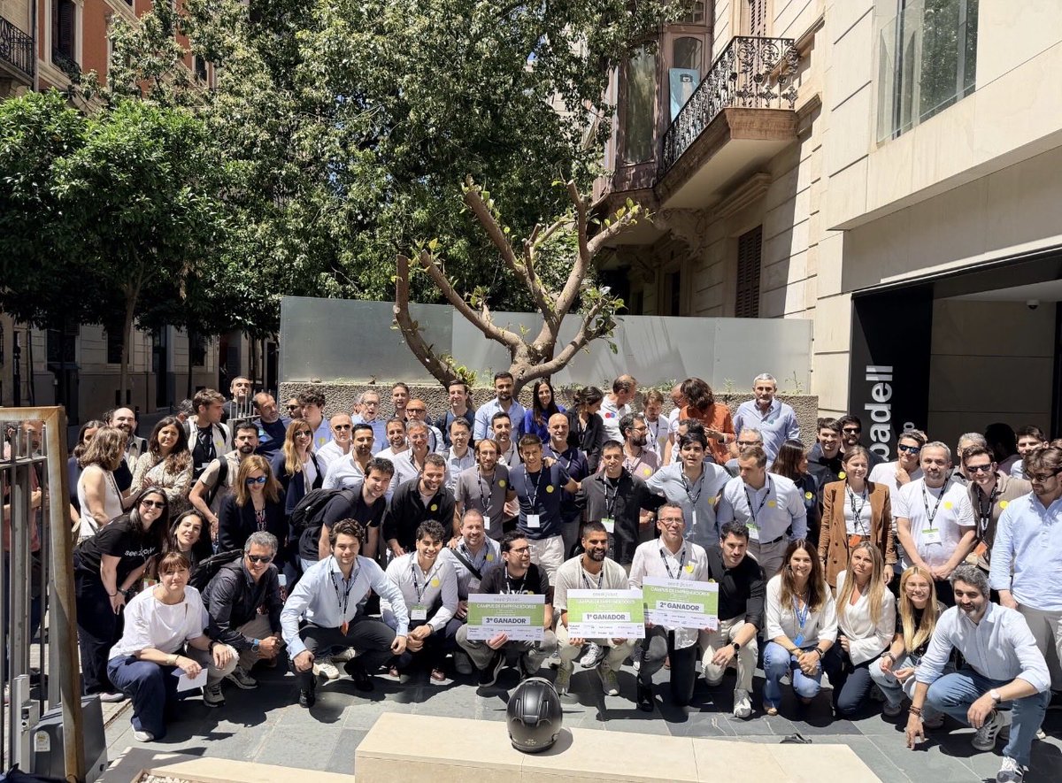 jemonleon's tweet photo. Semana pasada celebramos el campus de  @seedrocket , 18 años, y te da energía brutal y reencontrarte con buenos colegas!!! Cada edición hay una o dos q lo petan! Hace poco pasó: habitación (q la está petando), eholo, mogu, docfav, shakers.. ¿cuál será el estrella de esta edición? https://t.co/0Yws8uGBGD