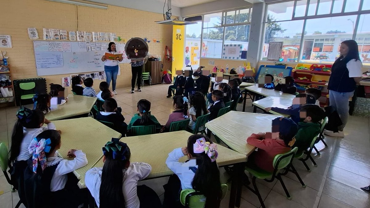 bibcentenario's tweet photo. Hoy "Los bibliotecarios ambulantes" visitaron el preescolar "Jean Jaques Rousseau", de San Bartolomé Tlaltelulco, Metepec, en donde nuestros cuentacuentos leyeron "Mi perro Roberto", de Rodrigo Folgueira, y "El lobo más bueno del mundo" de Agnès de Lestrade.
#ElPoderDeServir https://t.co/lUNZL7aHAe
