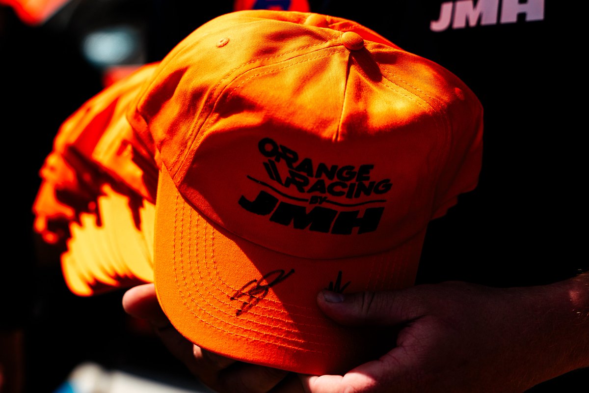 JMHAuto's tweet photo. Points 🟰 In the bag!

A solid end to a red hot day of ups and downs at Oulton 🔥 

Both the boys pushed hard and we've come away just shy of a class and overall podium after a real tense chase.

Away day next 🇧🇪 

#orangeracing #jmh #britishgt #mclaren #gt3 https://t.co/wUR9wHnkSB