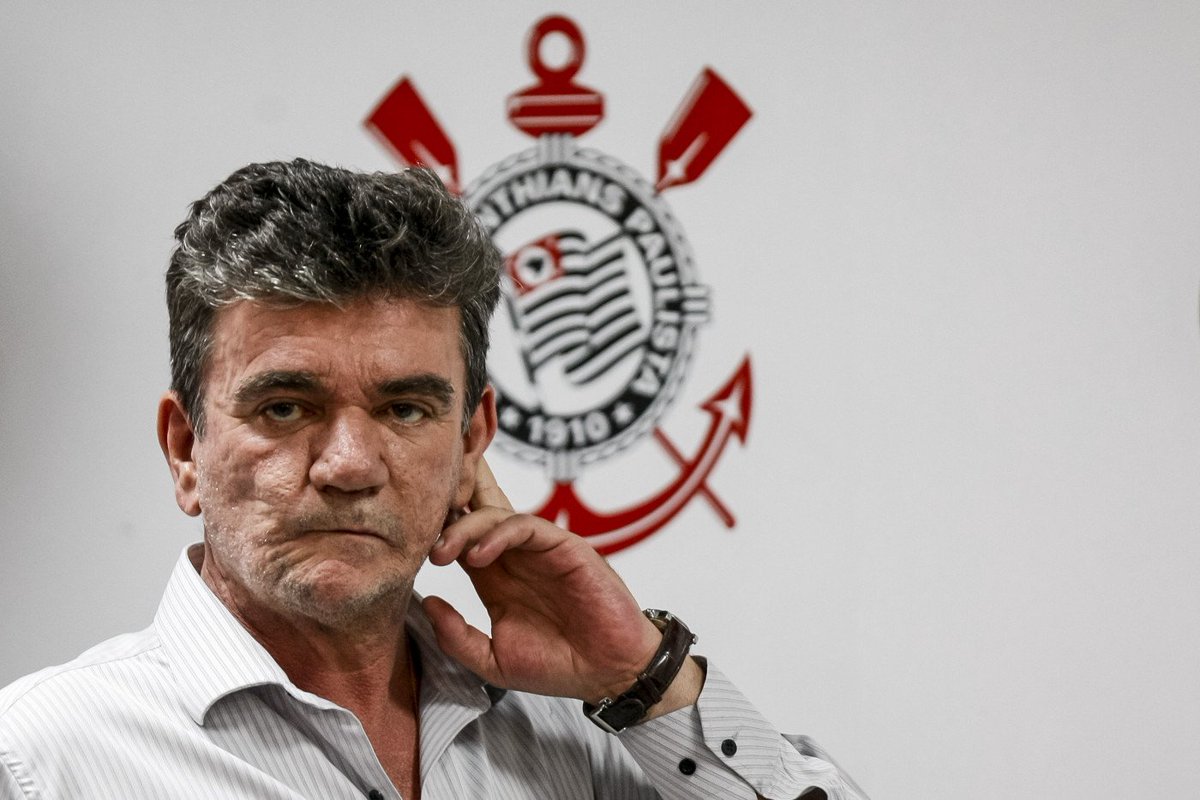 NJanfren's tweet photo. Já dizia Chico Buarque: "Você vai pagar e é dobrado cada lágrima rolada nesse meu penar".

O dia da penitência chegou!

Andres Sanchez, nosso maior câncer, ESTÁ EXPULSO do Sport Club Corinthians Paulista.

O homem que deu início a tudo de ruim que assola o clube nos dias de hoje.

Por cada lágrima.
Por cada sofrimento.
Por cada vexame, dívida, vergonhas e tudo de ruim que passamos, principalmente, por sua culpa.

Você vai pagar por tudo em vida, maldito!!! 

Hoje, o Sport Club Corinthians Paulista seguirá rumo a um início de uma reestruturação.