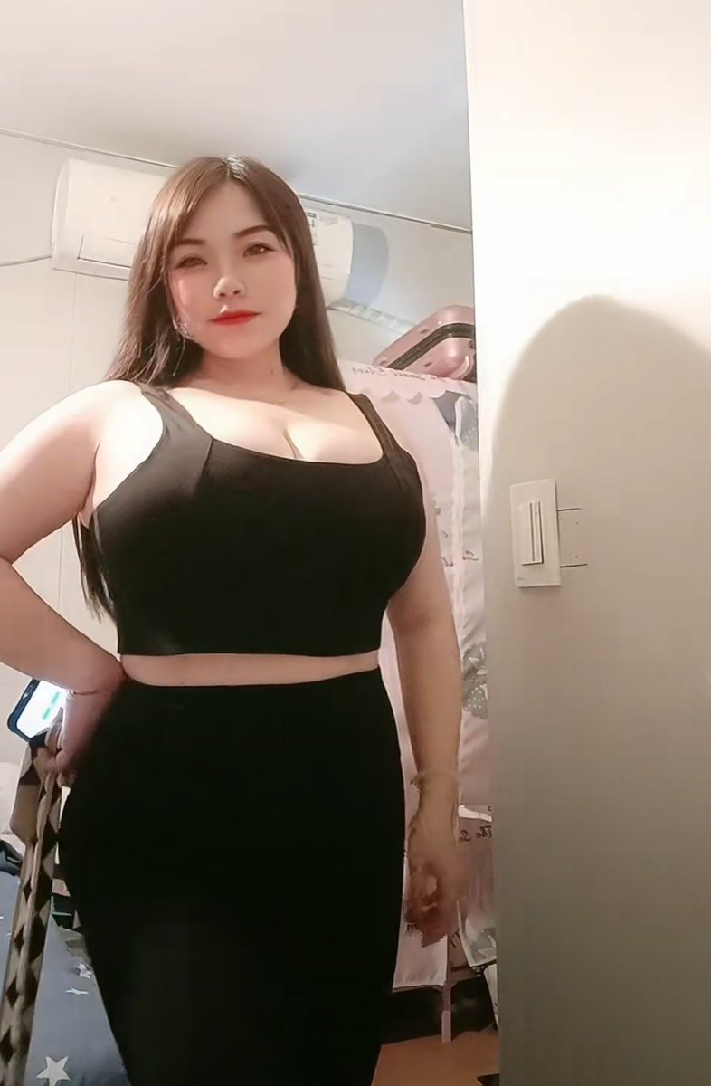 86pingyi's tweet photo. 来跟爱健身的爆乳阿姨合照了 https://t.co/S1nMKOYG0l