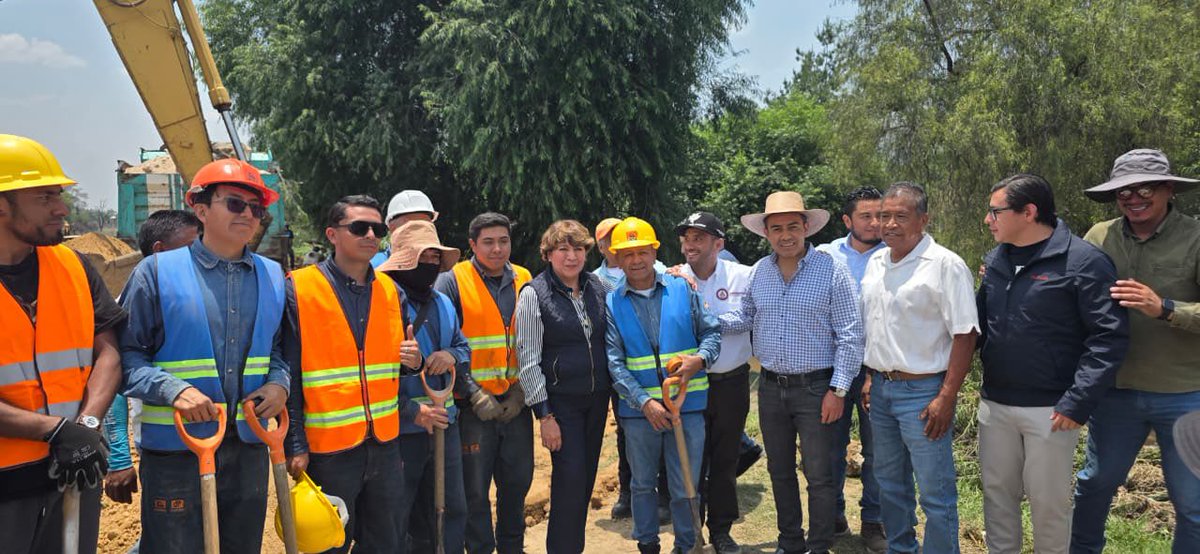 delfinagomeza's tweet photo. Esta tarde realicé un recorrido de supervisión de los trabajos que se realizan en #Chiautla, como consecuencia del desbordamiento del río Papalotla hace unos días.
Agradezco la pronta respuesta de @pciviledomex y de los equipos de los municipios de Chiautla y Papalotla, así como también a @conagua_mx quien ya se encuentra trabajando en el lugar.
Los tres órdenes de gobierno seguiremos coordinando esfuerzos y realizaremos las acciones de limpieza pertinentes.
#ElPoderDeServir