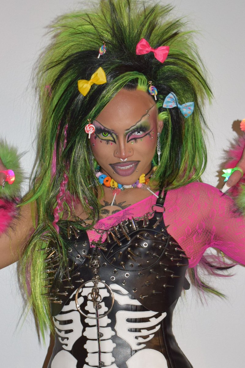Theiconiqueant's tweet photo. I wanna see more black ALT drag! #drag https://t.co/m97VcGZzLA