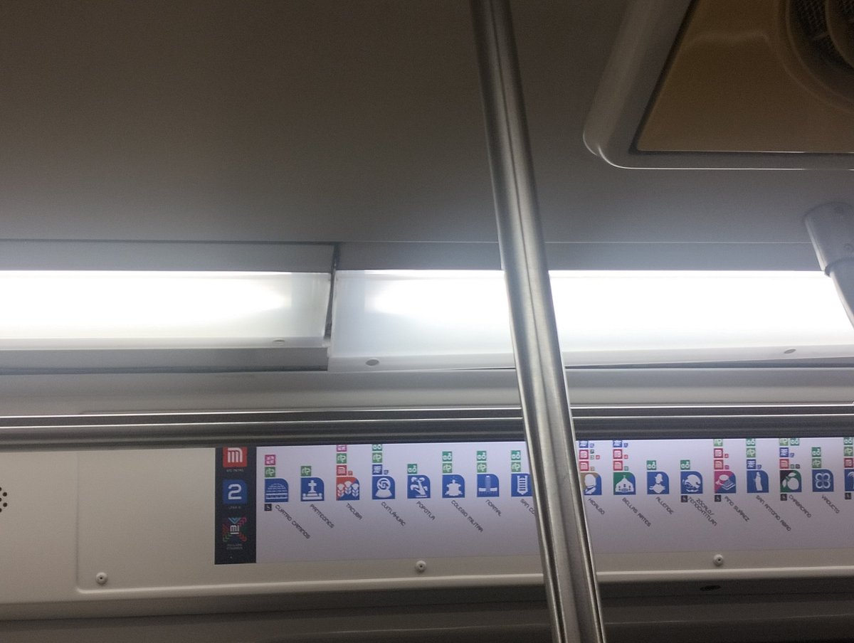 PsMeLlamoRed's tweet photo. @MetroCDMX @MetroCDMX El N.2099 de Línea 2 tiene una lámpara desatornillada a la mitad del vagón. Acaba de salir de Cuatro Caminos a Tasqueña. https://t.co/EYv1QnyQd5